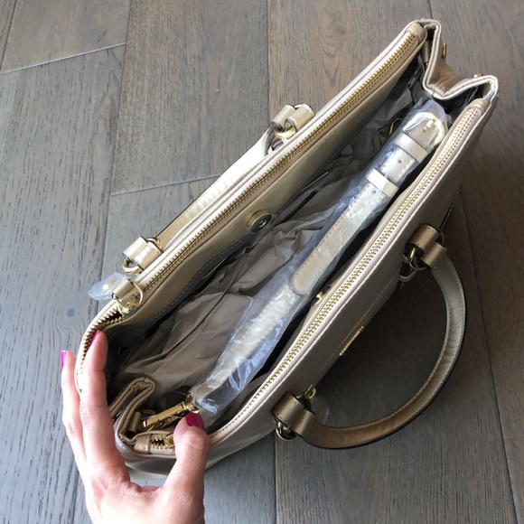 Brand New Kate Landry Multi-Pocket Shoulder Bag w/Long Strap - Picture 4 of 9